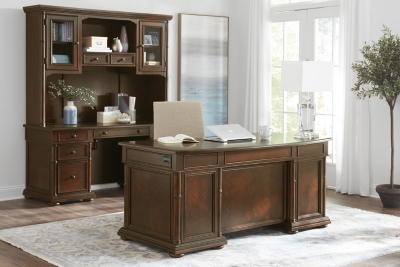 Martin's landing 2024 executive desk