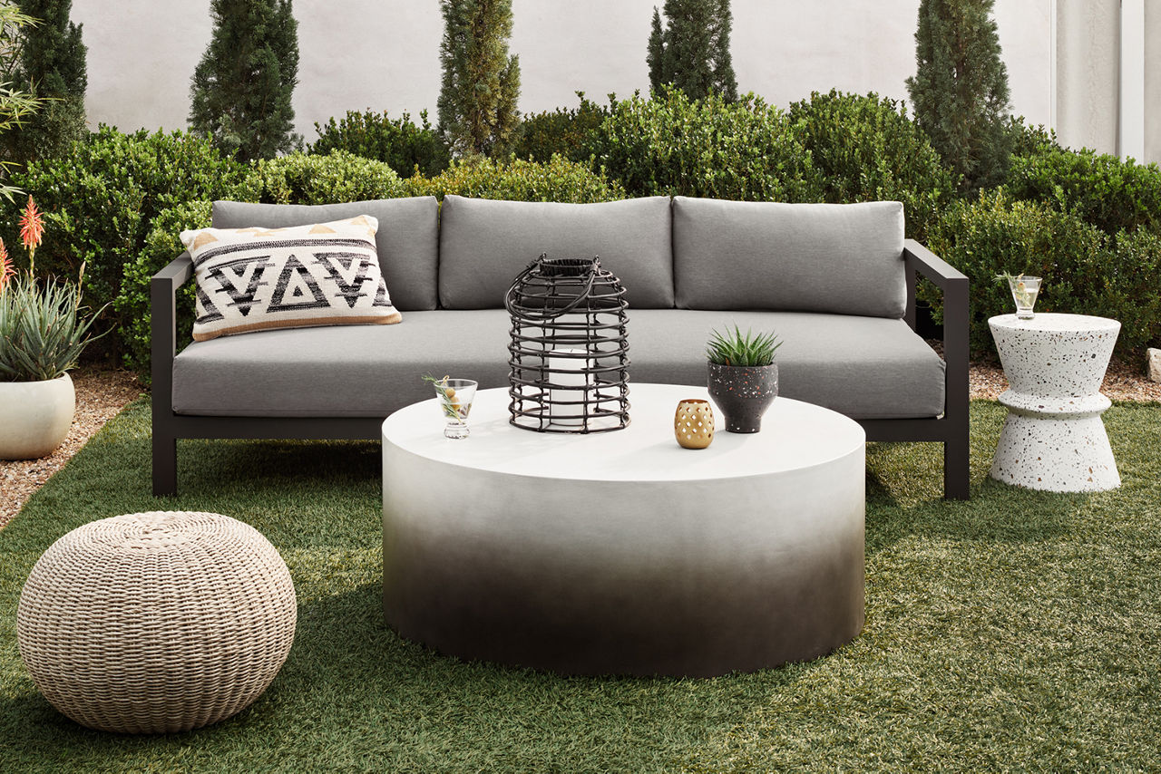 Heron outdoor coffee table in an outdoor setting
