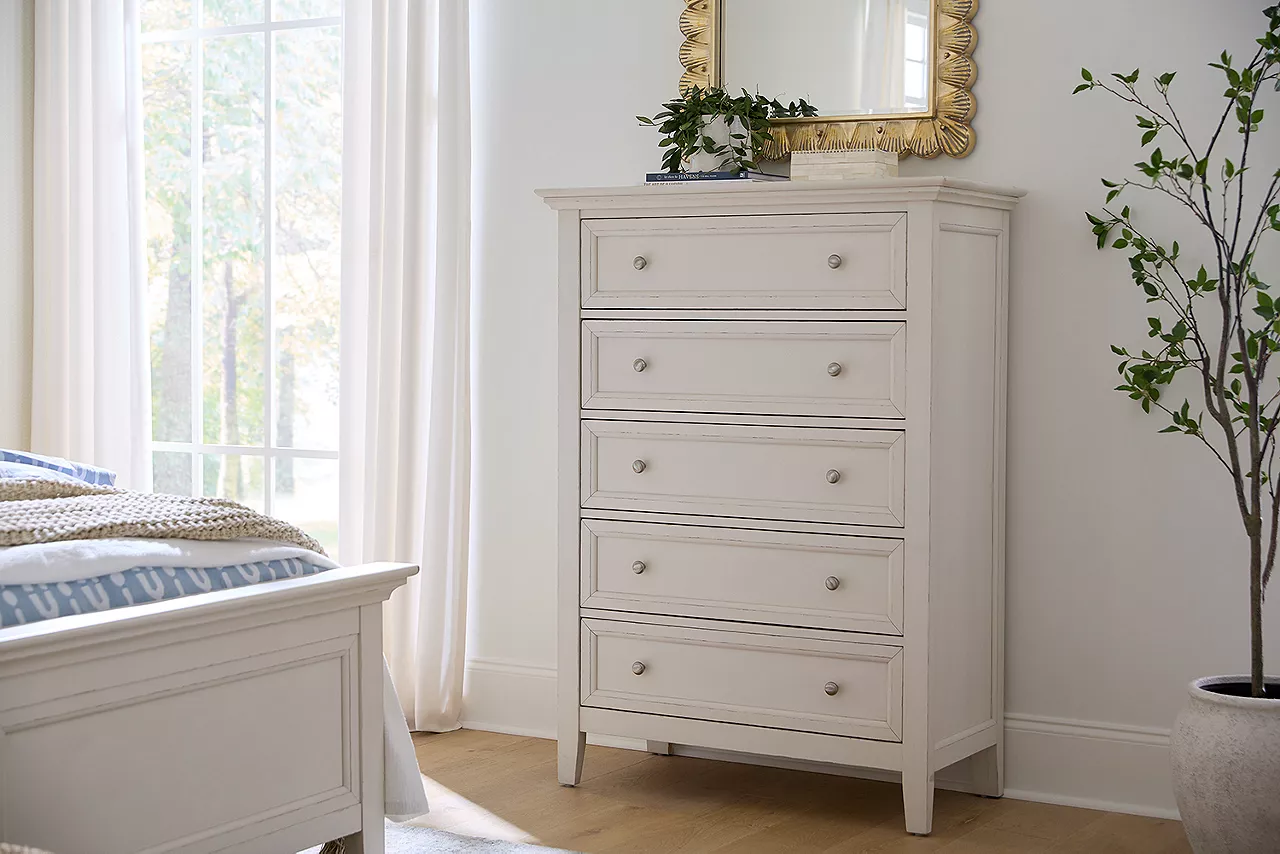 Image of Ashebrooke Chest in a room scene