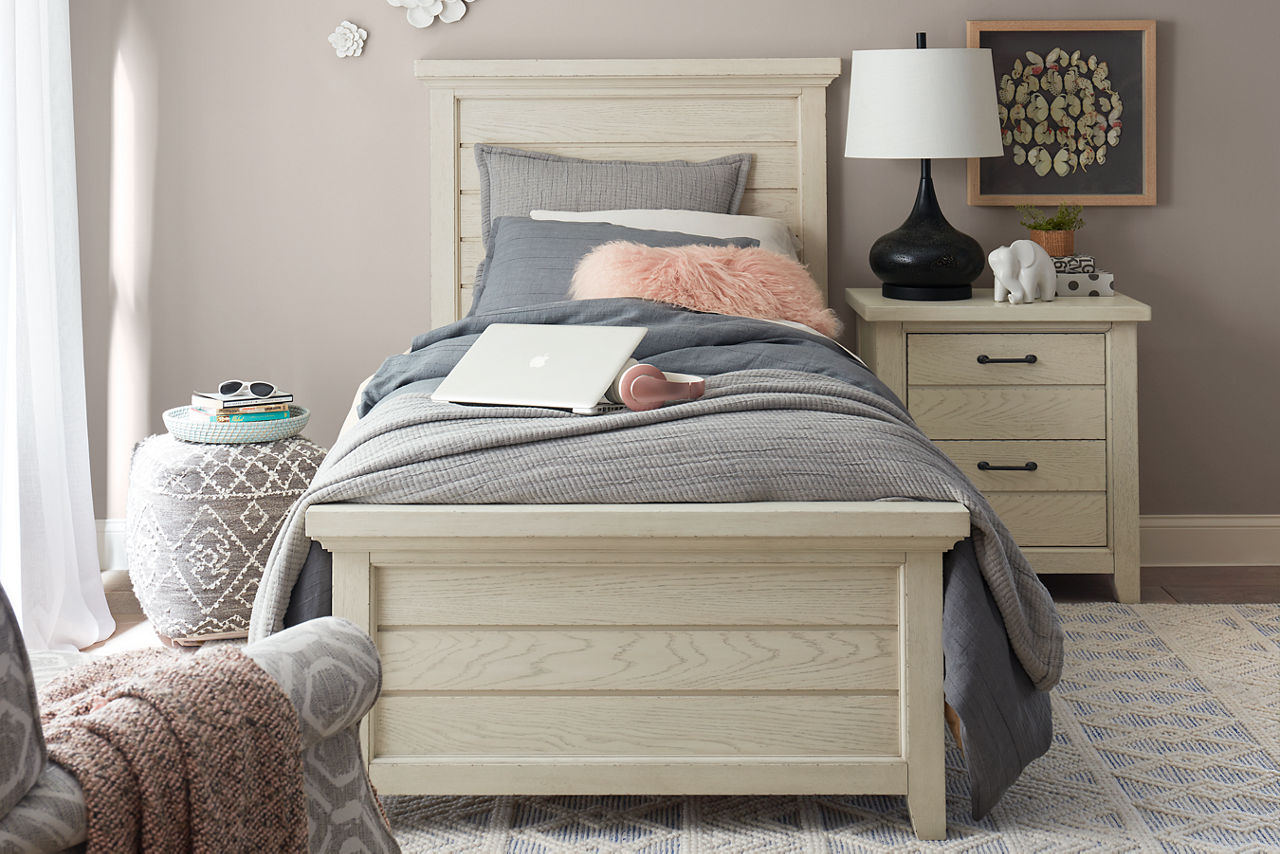 Havertys Briar Lake Nightstand - Thumbnail 2