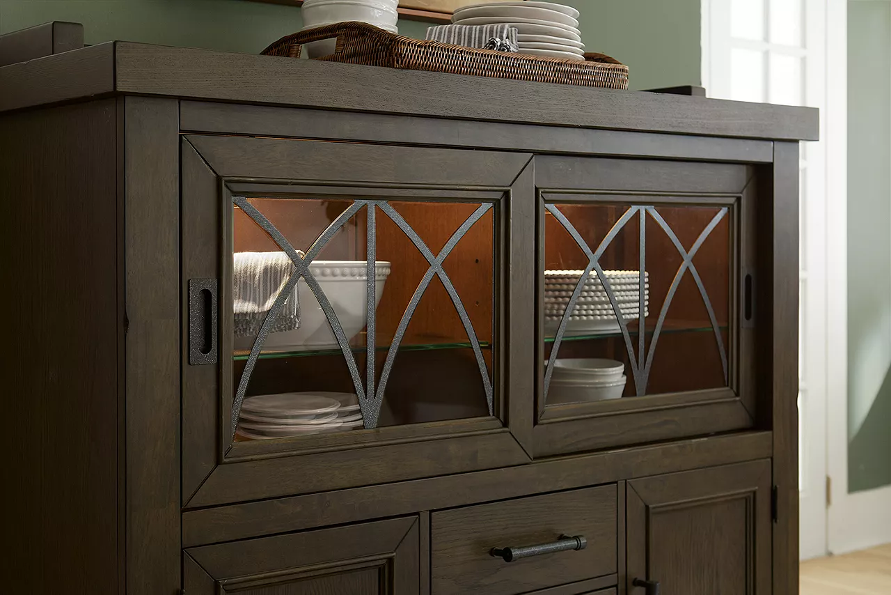 Grant Park Server in Espresso in a room scene.