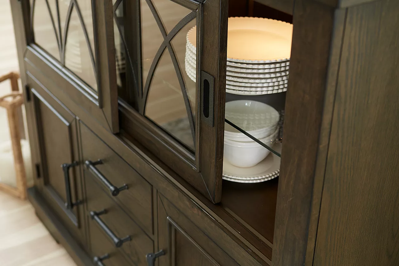 Grant Park Server in Espresso in a room scene.