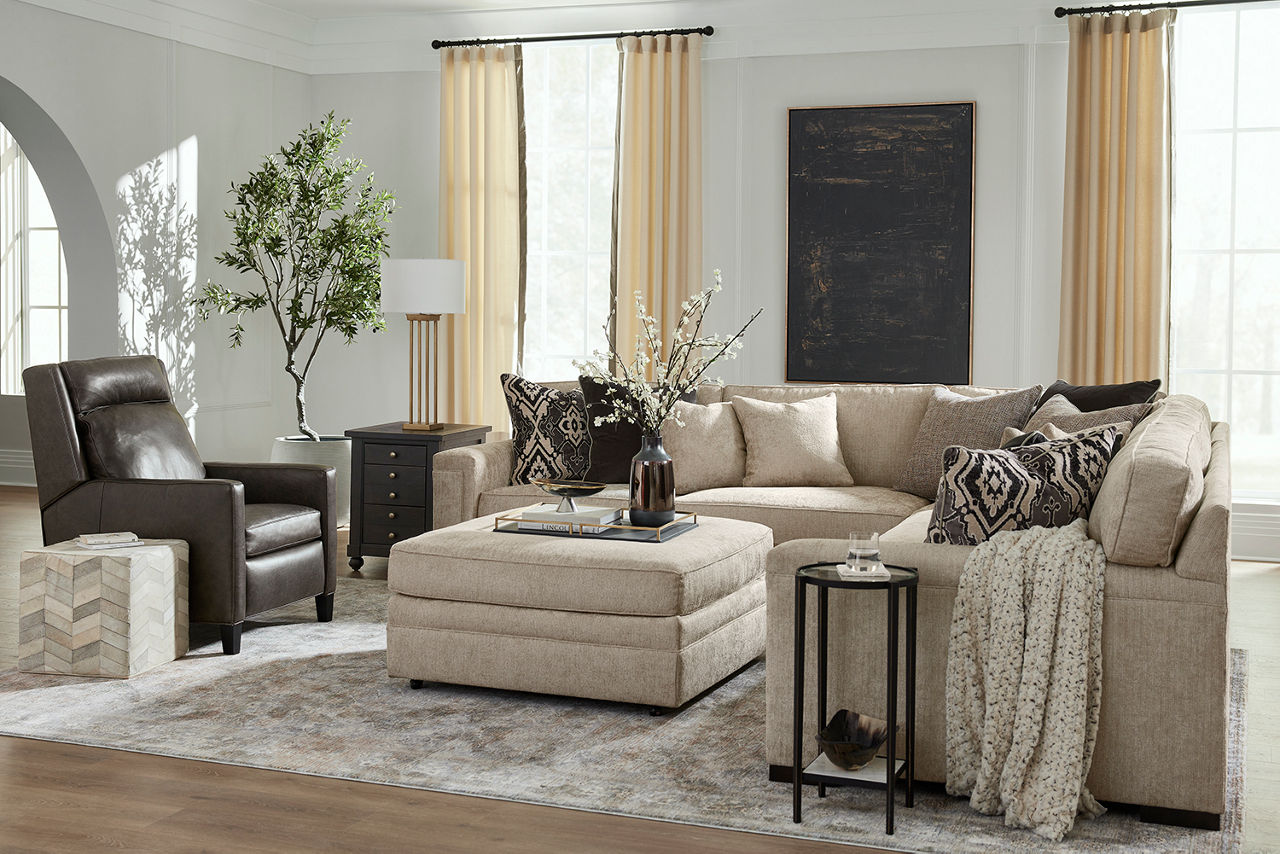 Elizabeth Cocktail Ottoman