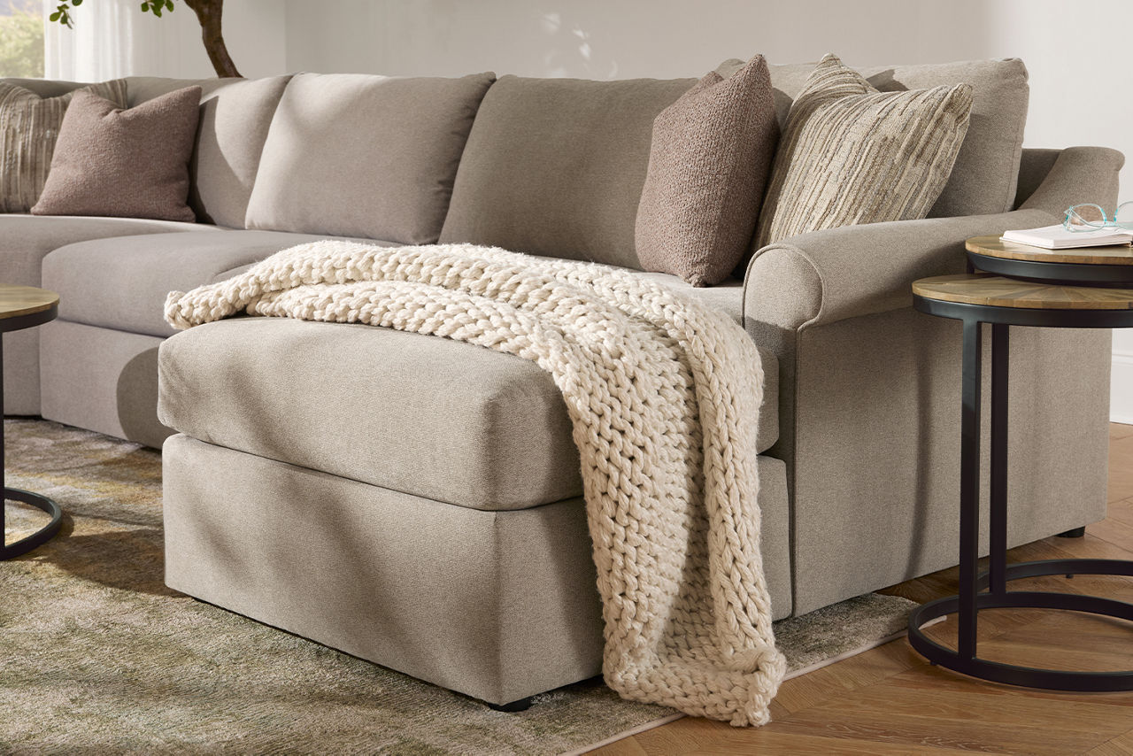 Alaina Sectional - Thumbnail 2