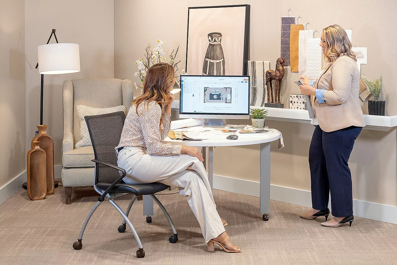 Image of design expert working with a client in a Havertys in-store design center